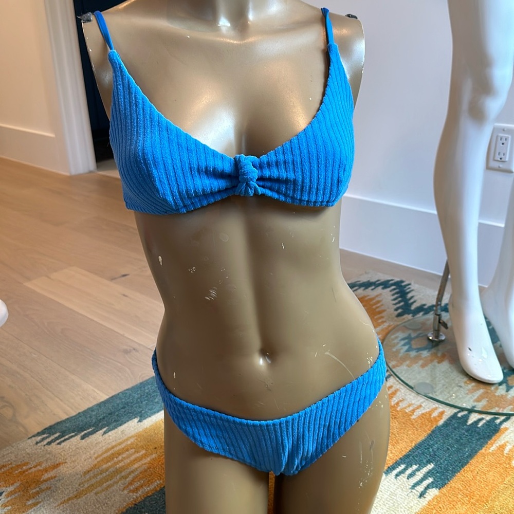 Ribbed textures rusty bikini